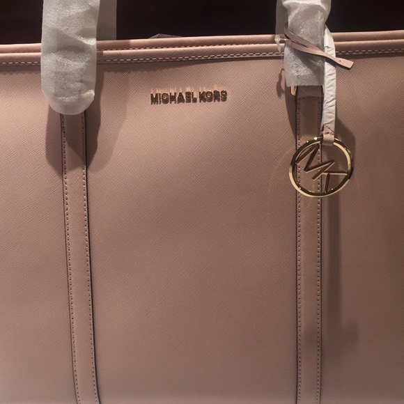 Blush Pink Micheal Kors Bag - Picture 3 of 8